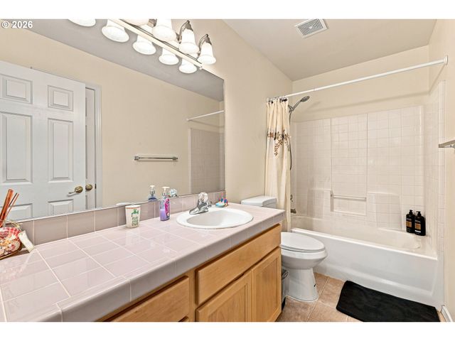 16422 Ne FREMONT St, Portland, OR 97230