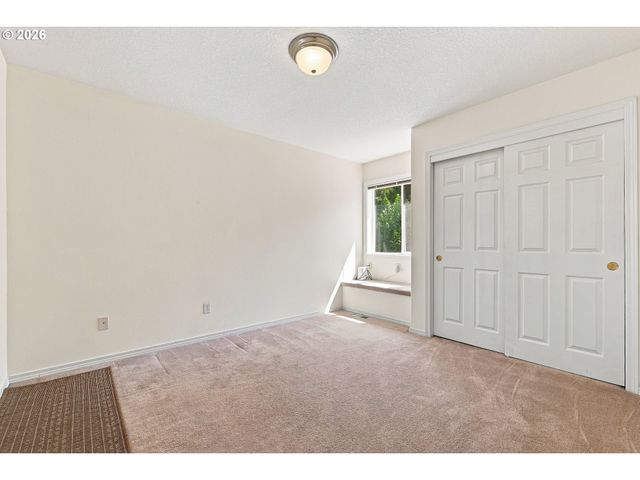 16422 Ne FREMONT St, Portland, OR 97230
