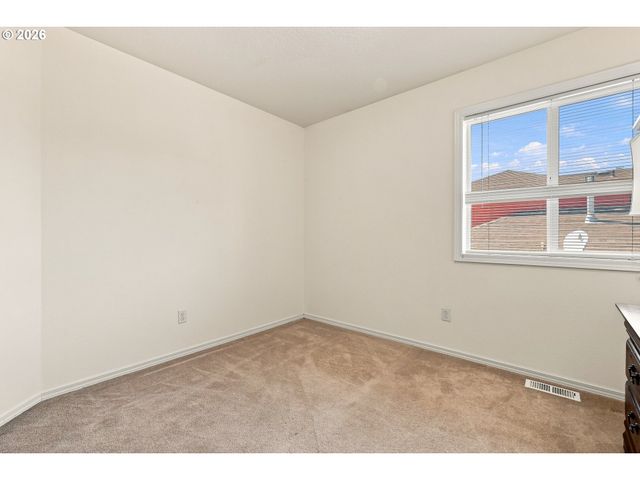 16422 Ne FREMONT St, Portland, OR 97230