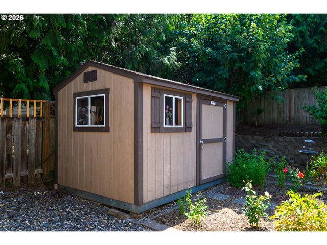 16422 Ne FREMONT St, Portland, OR 97230