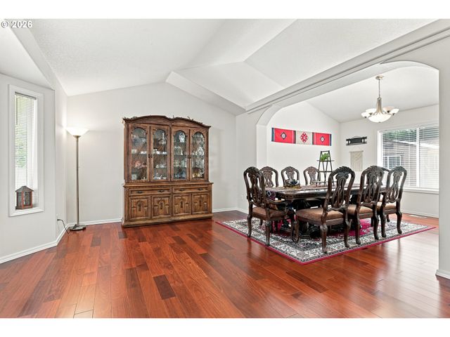 16422 Ne FREMONT St, Portland, OR 97230