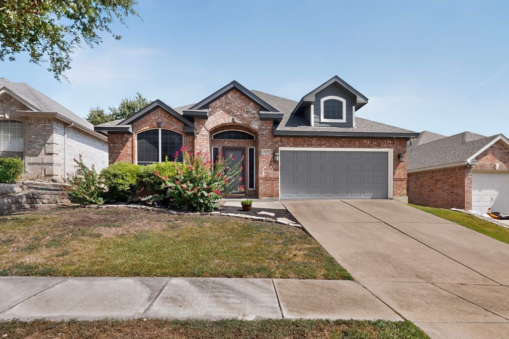 4917 Tulip Lane, Fort Worth, TX 76137