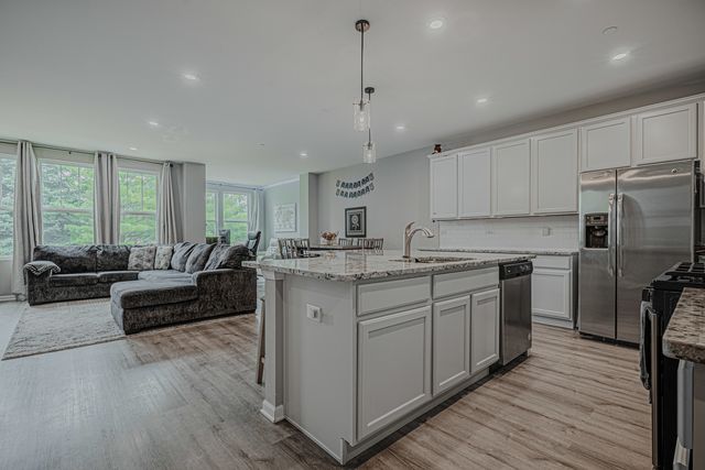 164 Roslyn Place, Bloomingdale, IL 60108