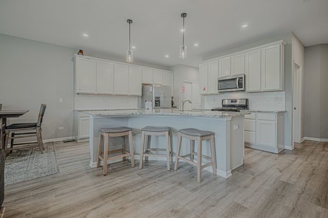 164 Roslyn Place, Bloomingdale, IL 60108