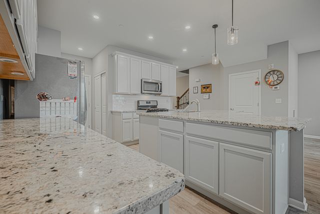 164 Roslyn Place, Bloomingdale, IL 60108