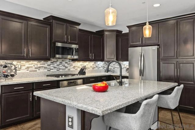 1018 Bellingham Dr, Oceanside, CA 92057