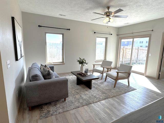 9501 W Dolores Dr Drive, Sioux Falls, SD 57106