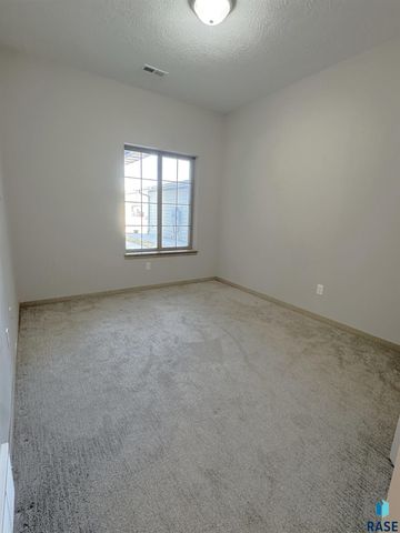 9501 W Dolores Dr Drive, Sioux Falls, SD 57106