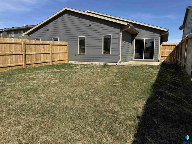 9501 W Dolores Dr Drive, Sioux Falls, SD 57106