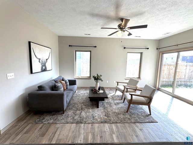 9501 W Dolores Dr Drive, Sioux Falls, SD 57106