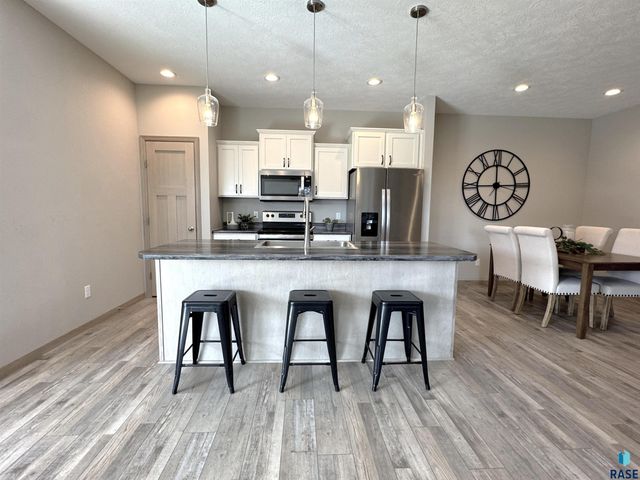 9501 W Dolores Dr Drive, Sioux Falls, SD 57106