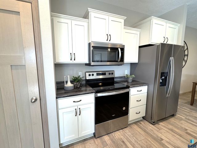 9501 W Dolores Dr Drive, Sioux Falls, SD 57106