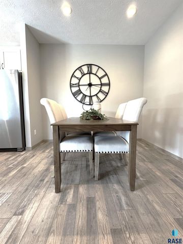 9501 W Dolores Dr Drive, Sioux Falls, SD 57106