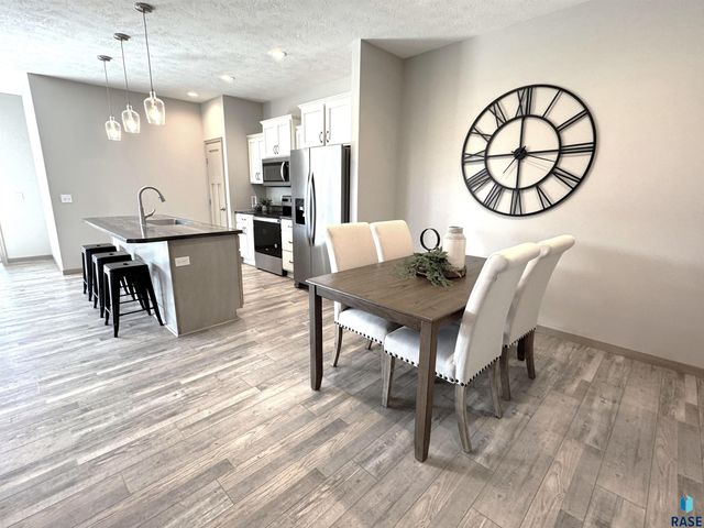 9501 W Dolores Dr Drive, Sioux Falls, SD 57106