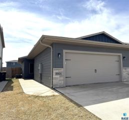 9501 W Dolores Dr Drive, Sioux Falls, SD 57106