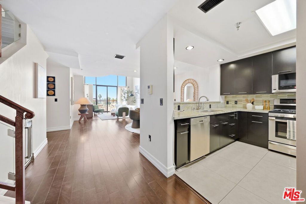 520 S Kingsley Drive PH1, Los Angeles, CA 90020 — photo 2