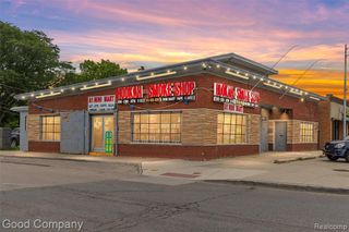 19898 Kelly Road, Harper Woods, MI 48225