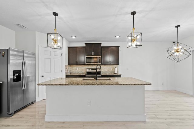 6455 NW Castlebrook Avenue, Port St Lucie, FL 34983