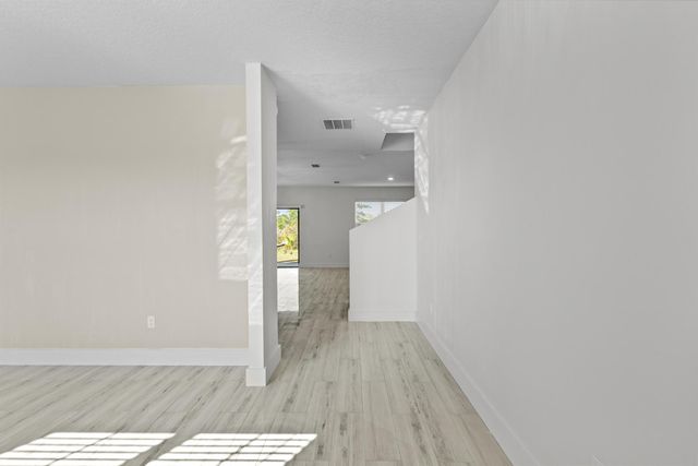 6455 NW Castlebrook Avenue, Port St Lucie, FL 34983