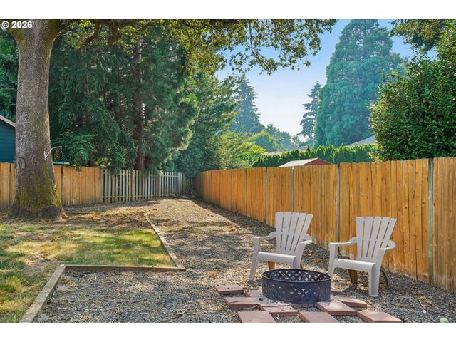 970 JOSEPHINE St, Oregon City, OR 97045