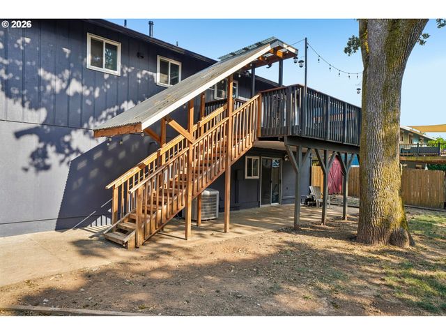 970 JOSEPHINE St, Oregon City, OR 97045