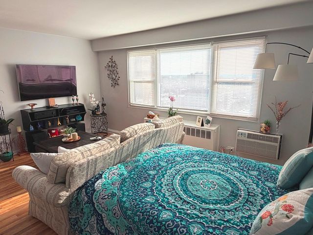 2909 N SHERIDAN Road 1801, Chicago, IL 60657