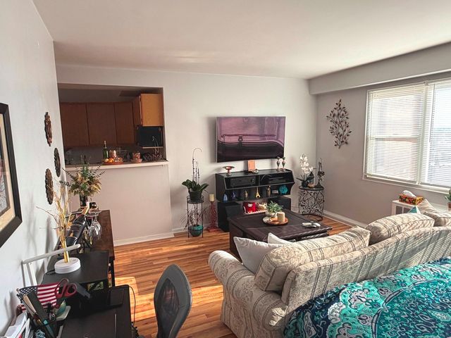 2909 N SHERIDAN Road 1801, Chicago, IL 60657