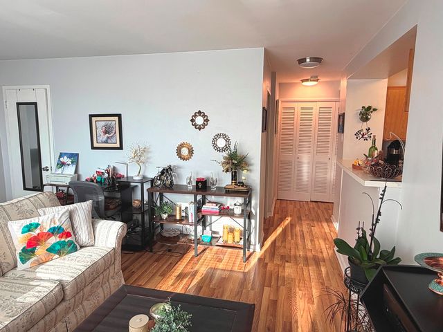 2909 N SHERIDAN Road 1801, Chicago, IL 60657