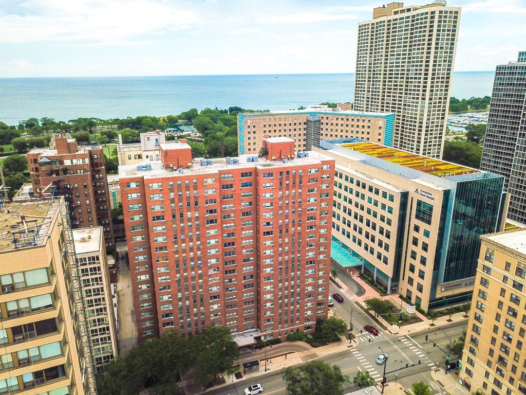 2909 N SHERIDAN Road 1801, Chicago, IL 60657
