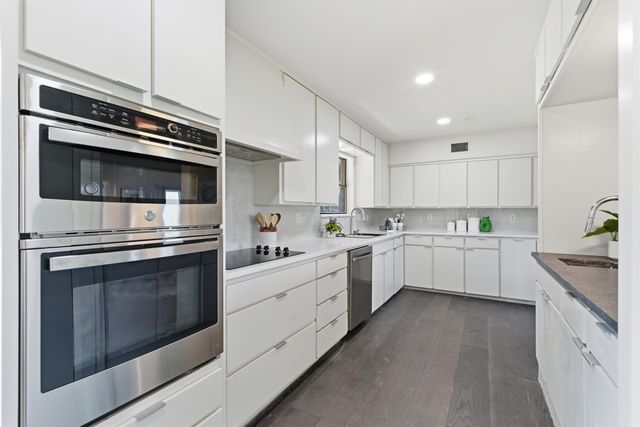 401 Rocky Canyon Court, Arlington, TX 76011