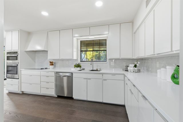 401 Rocky Canyon Court, Arlington, TX 76011