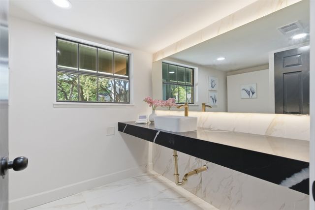 401 Rocky Canyon Court, Arlington, TX 76011