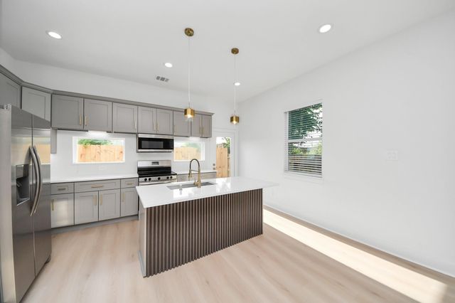 8601 Amadwe Street B, Houston, TX 77051