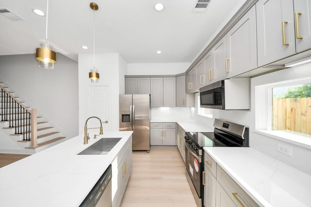 8601 Amadwe Street B, Houston, TX 77051
