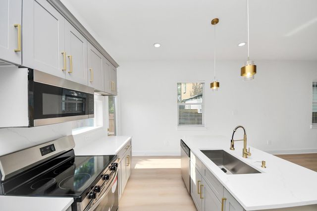 8601 Amadwe Street B, Houston, TX 77051