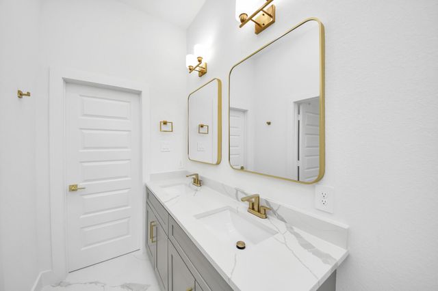8601 Amadwe Street B, Houston, TX 77051