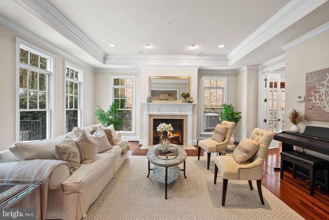 6817 STOCKWELL MANOR DR, Falls Church, VA 22043