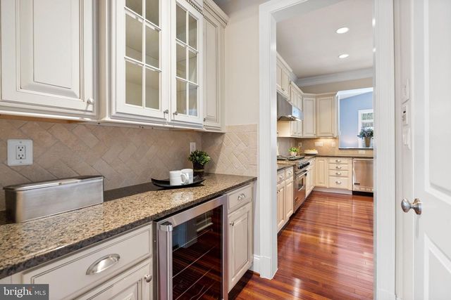 6817 STOCKWELL MANOR DR, Falls Church, VA 22043