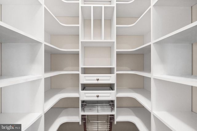 6817 STOCKWELL MANOR DR, Falls Church, VA 22043