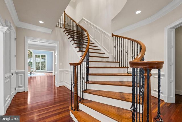 6817 STOCKWELL MANOR DR, Falls Church, VA 22043