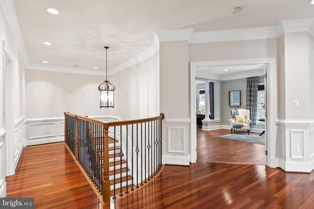 6817 STOCKWELL MANOR DR, Falls Church, VA 22043