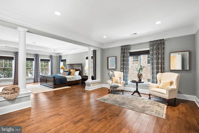 6817 STOCKWELL MANOR DR, Falls Church, VA 22043