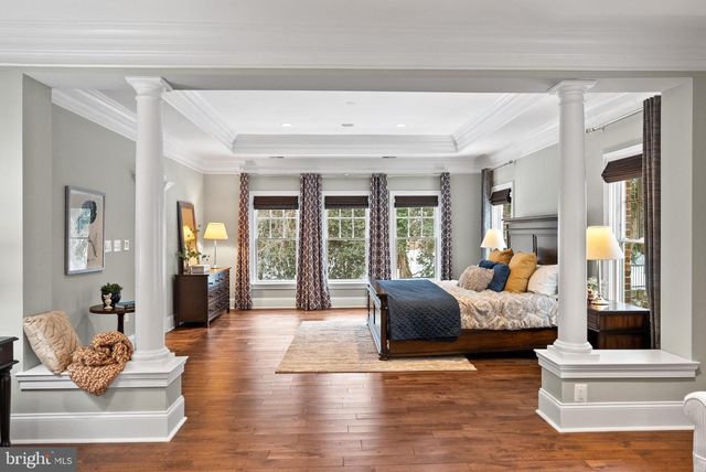 6817 STOCKWELL MANOR DR, Falls Church, VA 22043