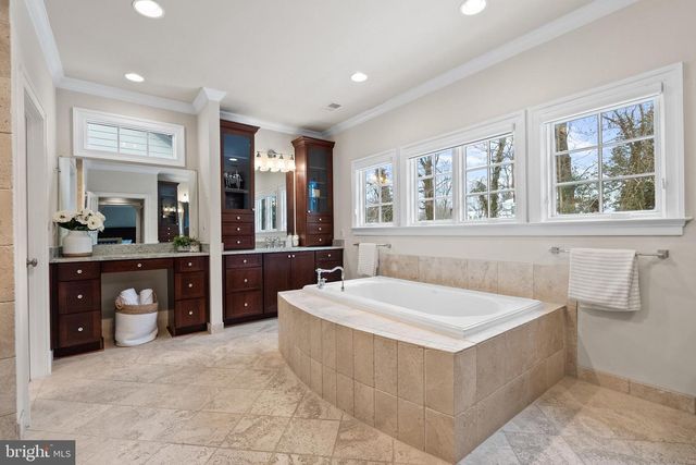 6817 STOCKWELL MANOR DR, Falls Church, VA 22043