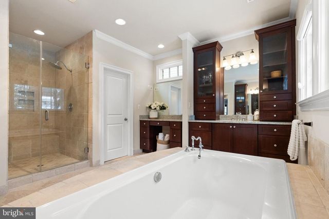 6817 STOCKWELL MANOR DR, Falls Church, VA 22043