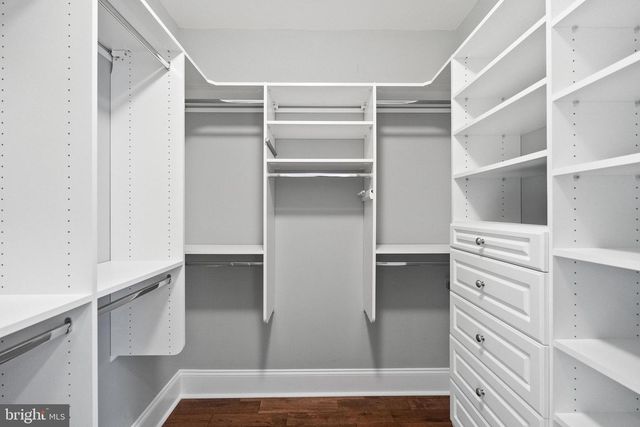 6817 STOCKWELL MANOR DR, Falls Church, VA 22043