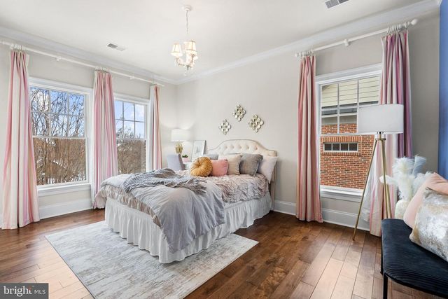 6817 STOCKWELL MANOR DR, Falls Church, VA 22043