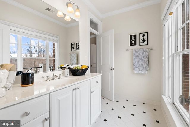 6817 STOCKWELL MANOR DR, Falls Church, VA 22043