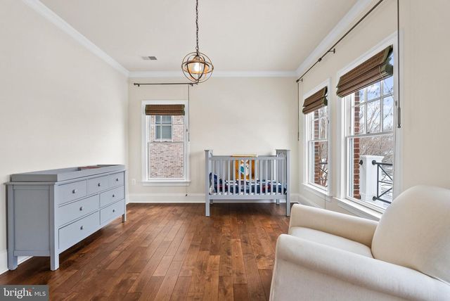 6817 STOCKWELL MANOR DR, Falls Church, VA 22043