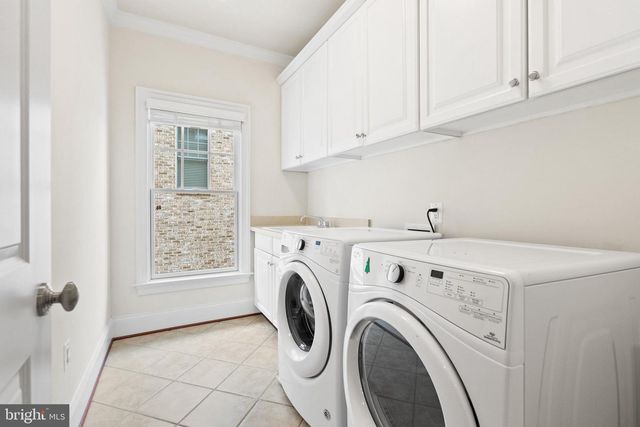 6817 STOCKWELL MANOR DR, Falls Church, VA 22043